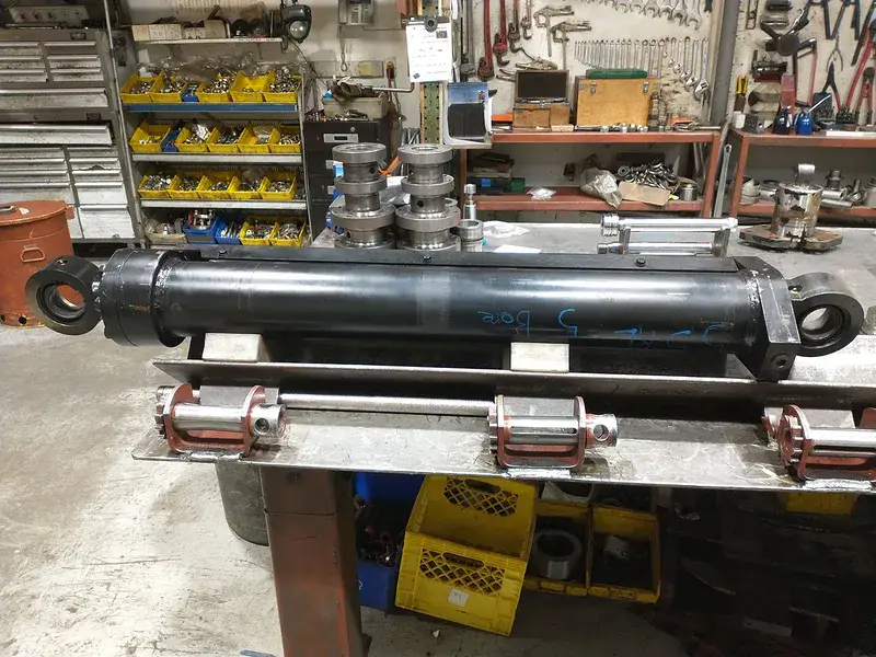 New hydraulic thumb cylinder built in house